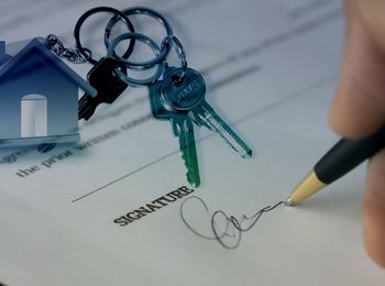 Contratos de compraventa y arrendamiento inmobiliario