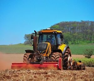 Máquinas agrícolas de accionamiento y tracción