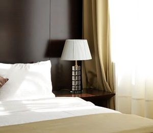 Decoración y ambientación en habitaciones y zonas comunes en alojamientos